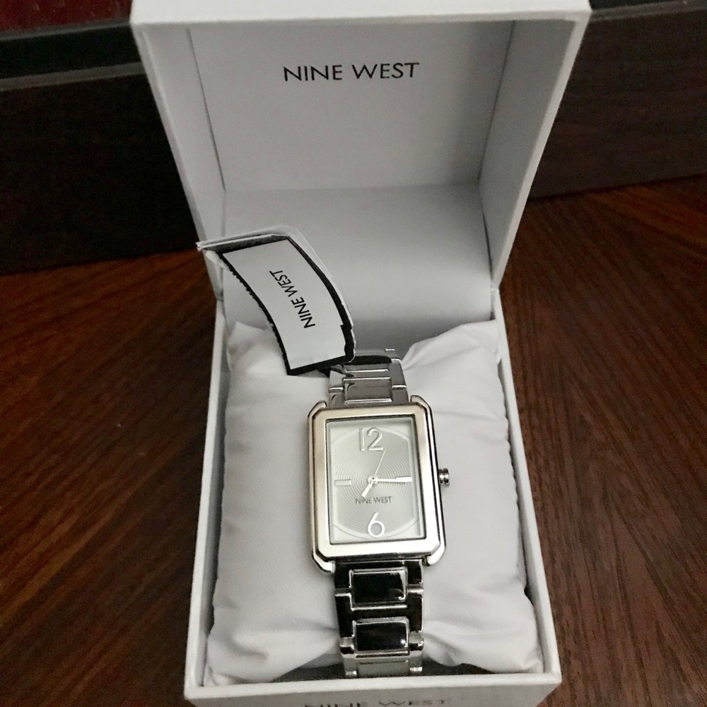 🔥🎁 Nine West Silver Ladies Watch